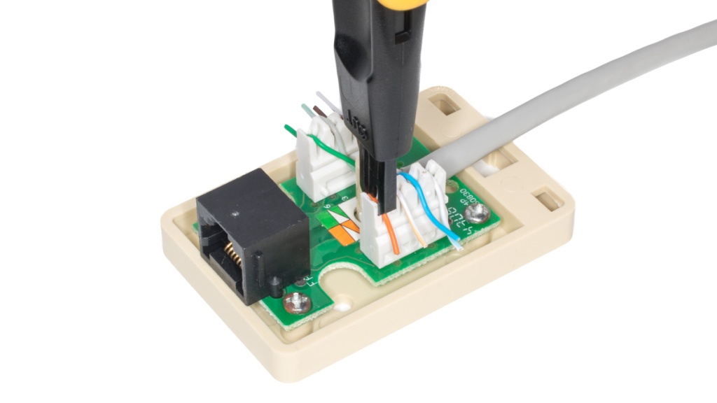 монтаж розетки RJ-45